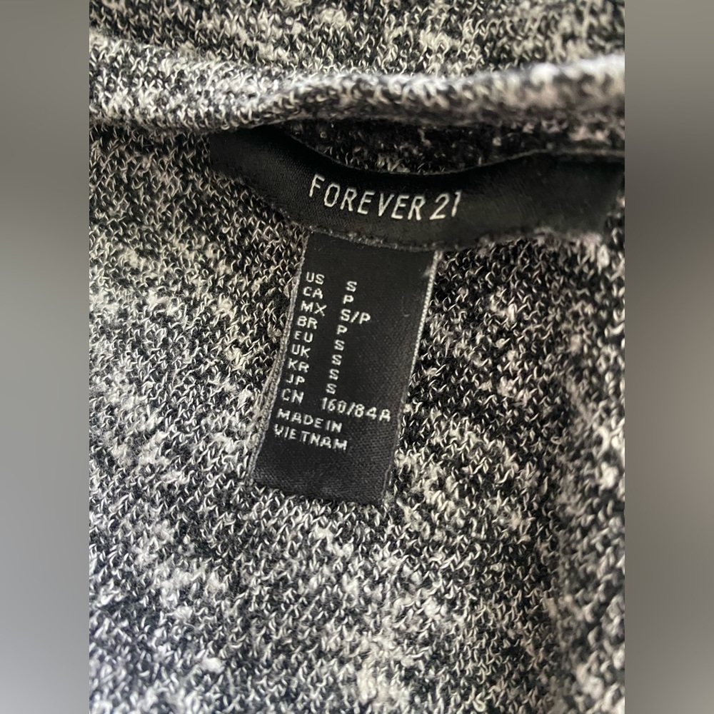 Forever 21 Gray Textured Long Sleeve Crop Top - Size Small - Picture 3 of 3